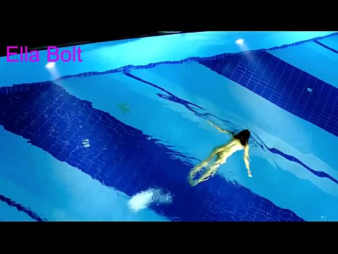 ❤️ Ik kin net ophâlde te sjen, jonge blonde fongen neaken swimmen yn ELLA BOLT resort pool ❤ Slutsen op fy.rassadakubani.ru